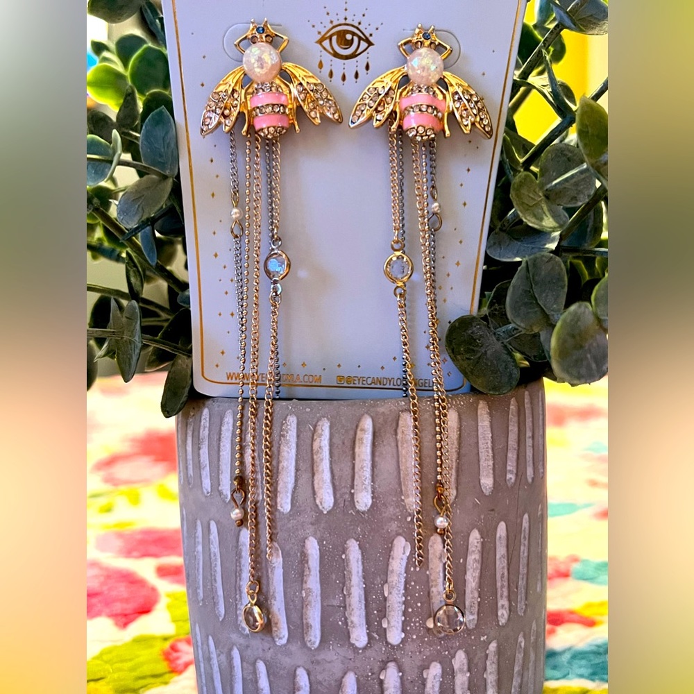NWT 🐝 Eyecandy LA Bumblebee earrings 🐝
